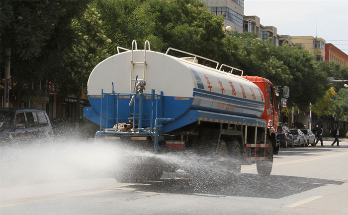 灑水車也可以高大上,湖北程力東風(fēng)D9灑水車引潮流